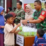 Bantu Warga Jelang Lebaran, Koramil Cilimus Gelar Pangan Murah dan Bagi Takjil