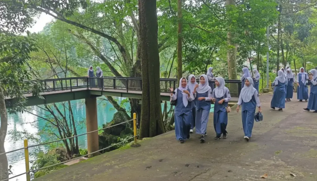 Siswa SMAN 1 Gegesik Riset di Talaga Biru Cicerem